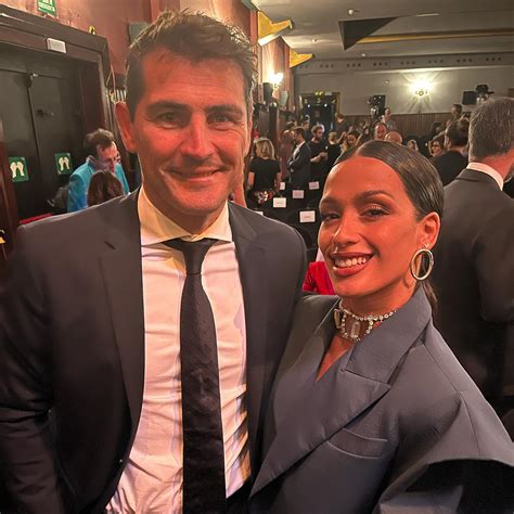 maria guardiola pp pareja|María Guardiola sube una foto con su pareja durante。